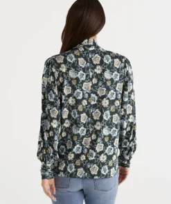 Mock Neck Etched Petal Sleeve Top<Sussan Clearance