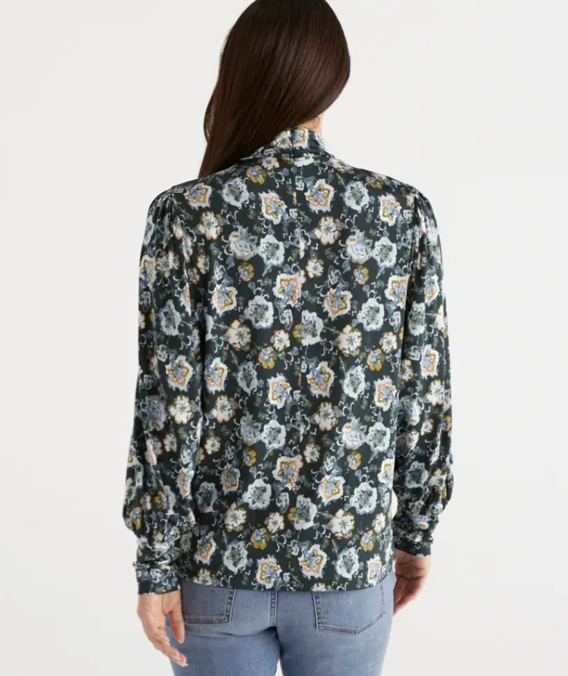 Mock Neck Etched Petal Sleeve Top<Sussan Clearance